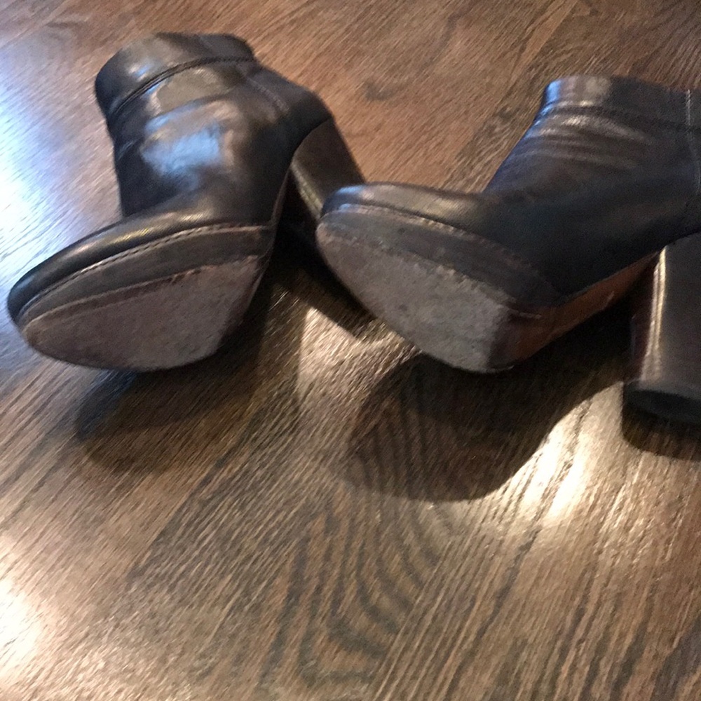 Black ankle boot - Picture 3 of 5